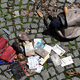 Najstniški žeparki v centru Ljubljane iz torbic ukradli denarnici