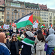 (VIDEO) Pred drugim polfinalom v Malmöju protesti v podporo Palestincem, izraelsko pevko med generalko izžvižgali