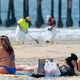 Dva obraza priljubljene plaže v Kaliforniji: gola koža in skafandri