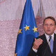 Evropski komisar za širitev: Za krizo v BiH je odgovoren Valentin Inzko