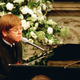 Buckinghamska palača ni želela, da Elton John zapoje na Dianinem pogrebu