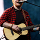 Ed Sheeran z umetniškim delom pomagal organizaciji za pomoč obolelim za rakom