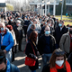 V Beogradu v vrstah za cepljenje številni tujci, tudi Slovenci