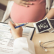 V nosečnosti povišano tveganje zaradi covida-19: intenzivno zdravljenje, ventilator, prezgodnji porod