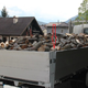Italijan naložil preveč drv, namesto 3500 kg tovornjak tehtal več kot 6 ton
