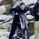 Tom Cruise z novim podvigom: Z motorjem zapeljal s klifa