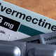 Študija: ivermektin ne zmanjša tveganja za hospitalizacijo zaradi covida-19