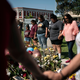Po strelskem napadu v šoli prebivalci žalujejo in načrtujejo pogrebe