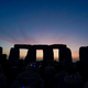 Poletni solsticij pri Stonehengeu pozdravilo več tisoč obiskovalcev