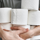 Zakaj je toaletni papir vse dražji?
