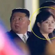 Kdo je skrivnostna ženska, ki se pojavlja ob Kim Džong Unu?