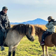 Chris Hemsworth s hčerko na Islandiji: jahanje, štirikolesniki in ribolov