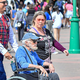 Legendarni 97-letni Dick Van Dyke užival v Disneylandu