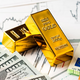 Finančni komentar: Zlato, nafta ali plin