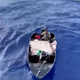 Sredi Pacifika na majhnem čolnu po mesecu dni rešili dva ribiča