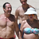 Joan Collins z 32 let mlajšim možem uživala na plaži