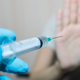 Slovenci ne zaupamo več v cepljenje, znašli smo se 'na repu' Evrope