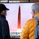 Kim Džong Un izstrelil medcelinsko balistično raketo: 'Nepremišljena provokacija'