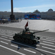 Osamljeni tank na vojaški paradi simbol pešanja ruske vojaške moči?