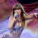 'Packa' Taylor Swift zaradi kopičenja smeti pred hišo dobila že 32 kazni