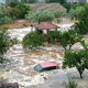 Po ognjenih zubljih zdaj pustošijo poplave: nekateri deli Grčije pod vodo