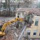 Začeli rušiti 100 let staro stavbo infekcijskega oddelka UKC Maribor