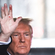 Trump o rdečih madežih na dlaneh: Morda je šlo za umetno inteligenco