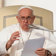 Papeža Frančiška prepeljali v bolnišnico: 'Še vedno sem malo prehlajen'