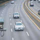 Voznik začetnik na avtocesti pri omejitvi 100 km/h vozil 181 km/h