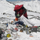 Zadnji preživeli član ekipe, ki je prva osvojila Mount Everest: Gora je umazana