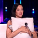 Zakaj si je Katy Perry med snemanjem oddaje prsi prekrila z blazino?