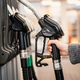 Naftno-plinski komite: Razlogov za regulacijo cen goriv ni več