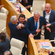 V gruzijskem parlamentu ob sprejetju spornega zakona celo fizični obračuni