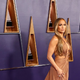 Na rdeči preprogi vse oči uprte v Jennifer Lopez. Kdo je še navdušil?