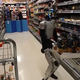 Humanoidni roboti na Danskem kot trgovski asistenti