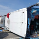 V trčenju tovornjaka in avtobusa umrlo 11 ljudi