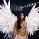 Kylie Jenner za nekaj minut na modni pisti zaslužila pet milijonov