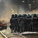 Evropo pretresa jesen nezadovoljstva, protesti se širijo od Francije do Balkana