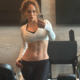 Jennifer Lopez pri 56 letih še vedno navdušuje s svojo zavidljivo postavo