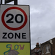 Bodo morali Britanci zaradi vojne v Iranu voziti počasneje?