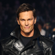 Tom Brady prvič na modni pisti, splet: 'Terminator, si to ti?'