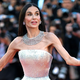 Gole roke Demi Moore na rdeči preprogi v Cannesu pritegnile veliko pozornosti