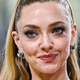 Amanda Seyfried zaradi kritik Charlieja Kirka morala najeti varnostnika