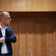 Dolgovi Mijiča: je še primeren za poslanca?