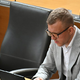 Najprej na dopust, nato na bolniško, a vseeno dosegljiv na telefon Progrosa
