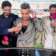 Robbie Williams znova v središču pozornosti, njegov odziv presenetil