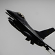 Ukrajinski F-16 strmoglavil med opravljanjem nalog