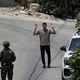 Izrael stopnjuje ofenzivo: rušenje domov in množične aretacije Palestincev