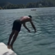 'Mladi LeBron' navdušil s skokom v Blejsko jezero