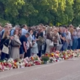 Norvežani se svojemu kralju v podporo zbirajo pred kraljevo palačo